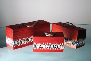 Milvia Quadrio - Partenze - 2002 -legno, cotone e perle colorate - 7 x 13 x 6.5, 8.5 x 16 x 6.5, 9.5 x 20 x 6.5 cm-min